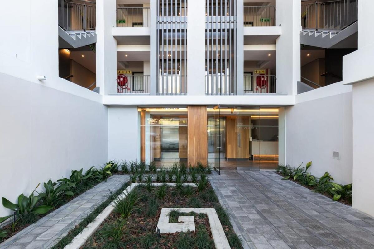 Central Southern Suburbs Leafy Village Neighbourhood เคปทาวน์ ภายนอก รูปภาพ