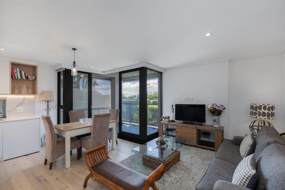 Central Southern Suburbs Leafy Village Neighbourhood เคปทาวน์ ภายนอก รูปภาพ